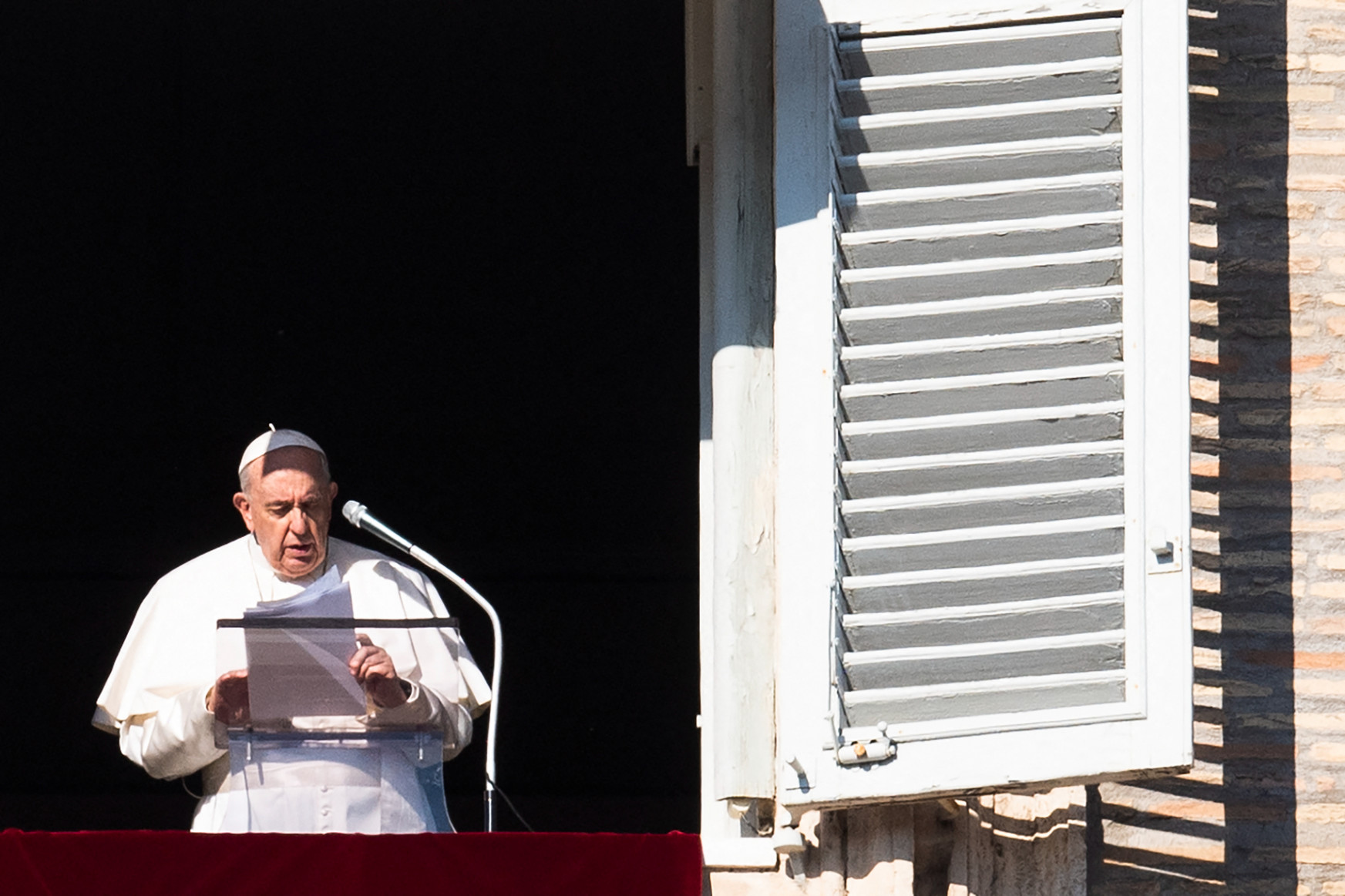 Ferenc pápa: A megosztottság szögesdrótjaival szemben az édesanyák állnak