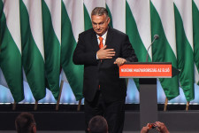 Ez egy veszélyekkel teli kor: Orbán Viktor sárga csekket küld és adományt kér a Fidesznek