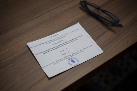 Szadán a képviselőtestület ülésén döntöttek az alpolgármester pozíciójáról 2022. január 2-án – Fotó: Bődey János / Telex
