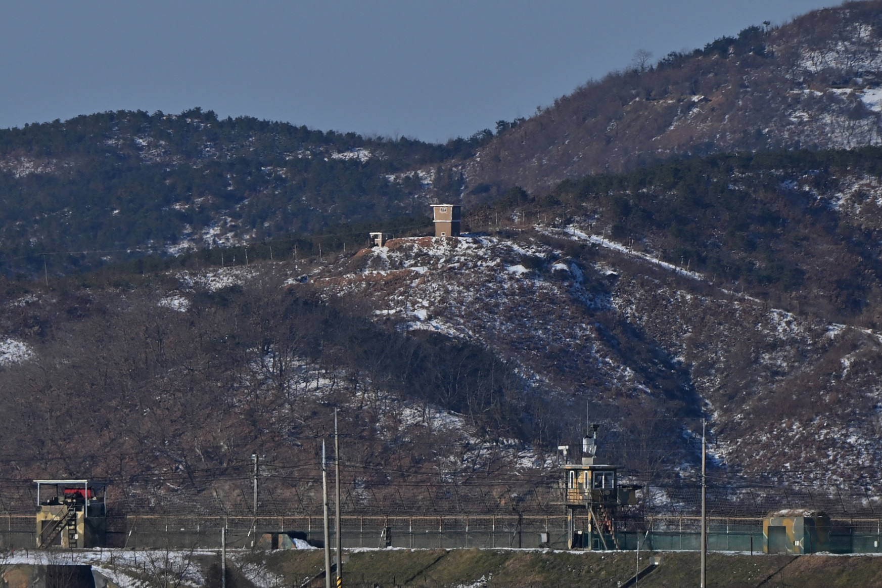 Lassan összeáll a kép, mi történt az Észak-Koreába aknamezőkön át visszaszökő férfivel