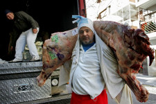 Exporttilalommal és árbefagyasztással küzd Argentína az infláció ellen, sikertelenül