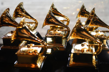 Az omikron terjedése miatt bizonytalan időre elhalasztották a Grammy-díjátadót
