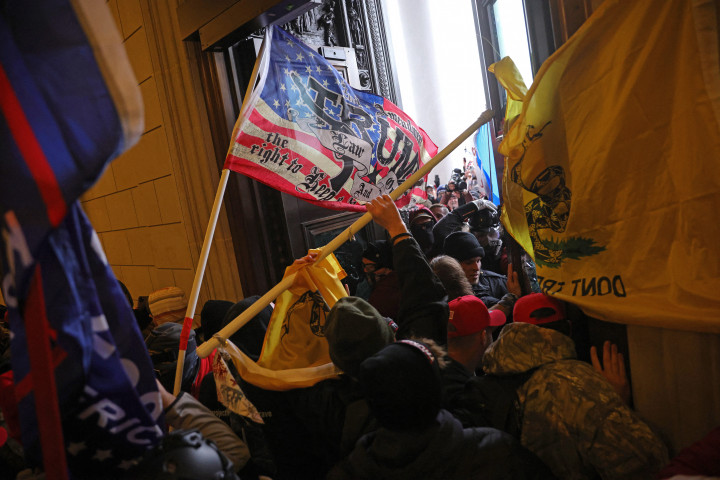 A tüntetők behatolnak a Cpaitolium épületébe 2021. január 6-án – Fotó: Win McNamee / Getty Images / AFP