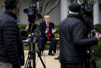 A Fox műsorvezetői elképesztően szoros kapcsolatban voltak Trumppal, a Capitolium ostromakor is üzentek neki