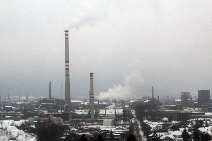 A miskolci hőerőmű kéményei – Fotó: Vajda János / MTI