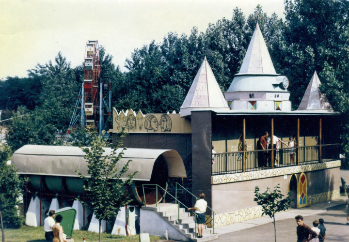 Életképek a vidámparkban 1974-ben – Fotó: Debreceni Állatkert és Vidámpark / Fortepan