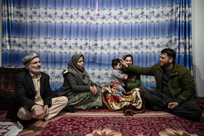 Több mint négy hónap után visszakerült családjához a reptéri káoszban eltűnt afgán csecsemő