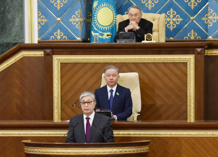 Tokajev kazah elnök, Nurlan Nigmatulin, a kazah parlament elnöke és Nurszultan Nazarbajev Tokajev beiktatási ünnepségén Asztanában 2019. március 20-án – Fotó: Vladislav Vodnev / Sputnik / AFP