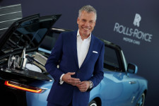 A Rolls-Royce vezérigazgatója szerint azért annyira sikeres mostanában a cég, mert sokan halnak meg a Covid miatt