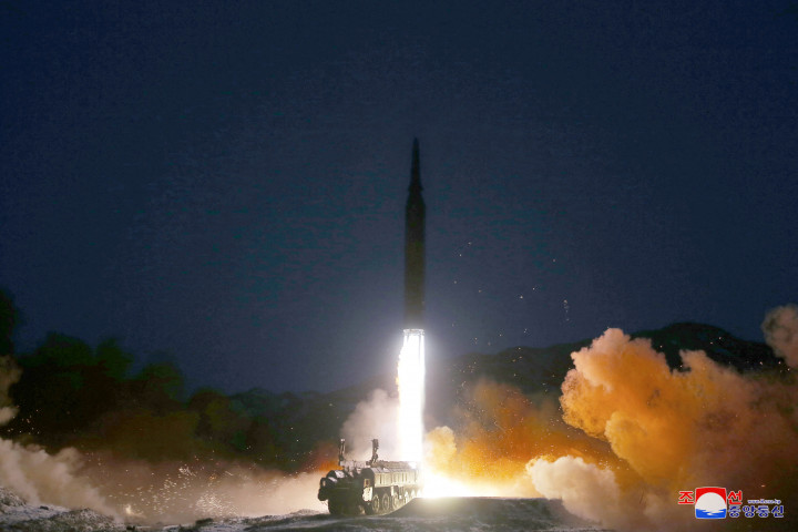 A 2022. január 11-i rakétateszt fellövéséről készített felvétel – Fotó: KNCA via Reuters