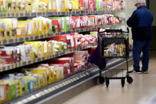 Az Aldinak és a Lidlnek többet kell engednie áraiból az átlagosnál a kormány miatt