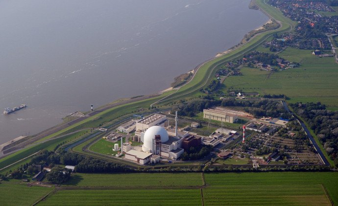 A Schleswig-Holstein tartományban található Brokdorf-i atomerőmű, a Németországban 2021 végén leállított három atomerőmű egyike. Fotó: AFP