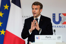 Elfogadta a francia parlament: nem elég a negatív teszt a nyilvános helyekre való belépéshez, oltottsági igazolás kell
