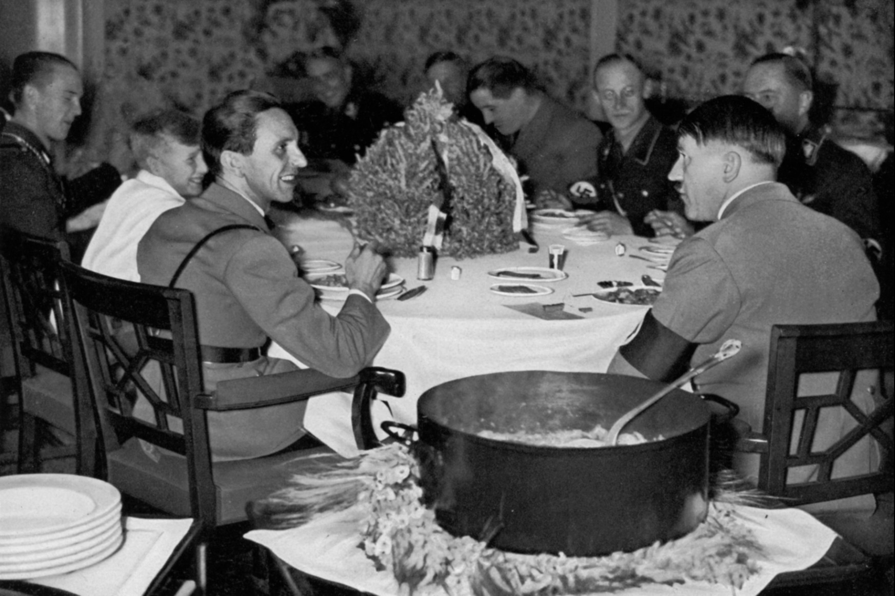A nácik levesekkel és ragukkal akarták egyesíteni a német népet, de végül az egytálételek kultuszát alkották meg