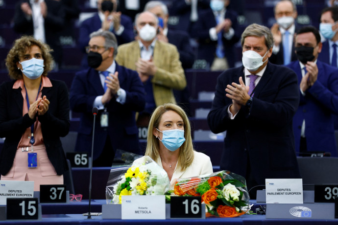 20 év után újra nő az Európai Parlament elnöke, abortuszellenes máltai képviselőt választottak meg