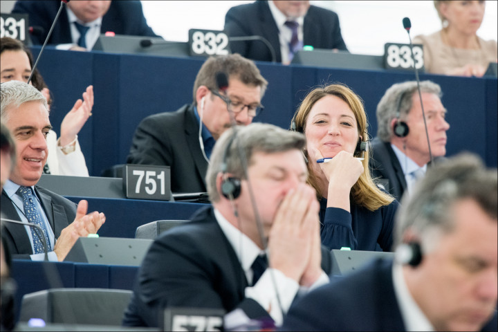 Metsola az Európai Parlamentben a menekültkérdésről folyó döntéshozatalkor, 2016. április 12-én – Fotó: European Parliament