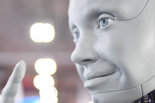 Két választásunk van a mesterséges intelligenciával: segít nekünk, vagy magunk ellen fordítjuk