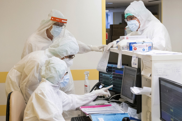 15 526 új fertőzött, 71 beteg meghalt