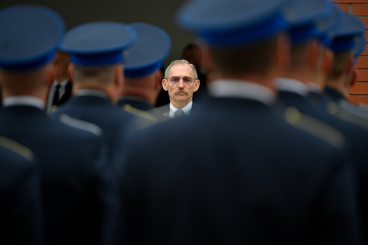 A rendőrség a NER egyik alappillére, a rendőröknek nincs miért kiállni Pintér Sándor mellett