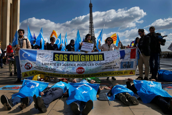 A francia képviselők elítélték és népirtásnak minősítették az ujgurok elleni erőszakot