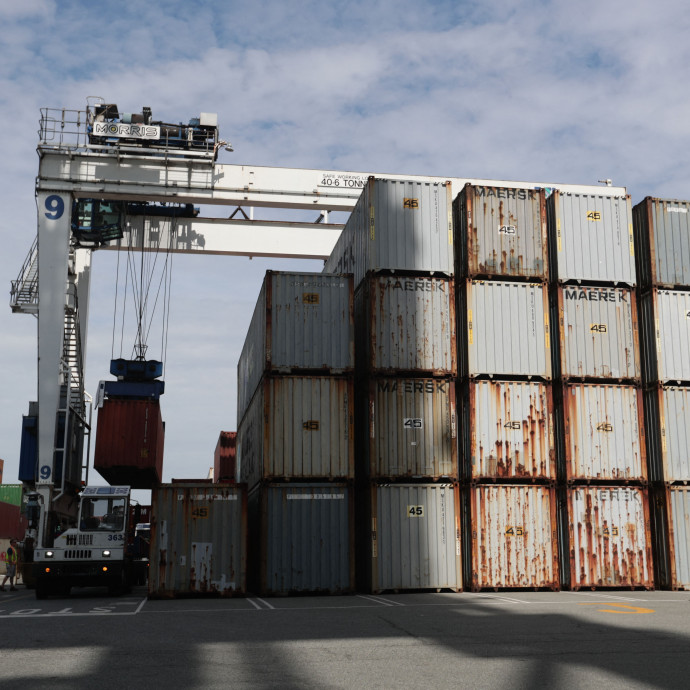 Egyre többen látnak kartellt a rekordprofitot elkönyvelő konténerpiac káosza mögött