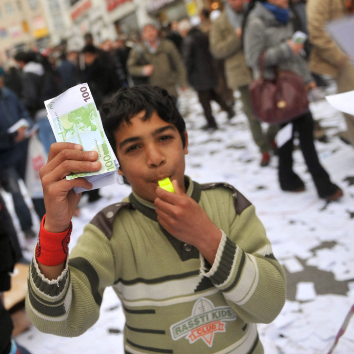 Az osztogatás hatékonyabb, mint a munkaalapú társadalom