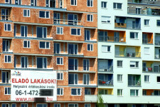 Elszálltak a budapesti lakásárak a fizetésekhez képest, de ez sem állítja meg a drágulást