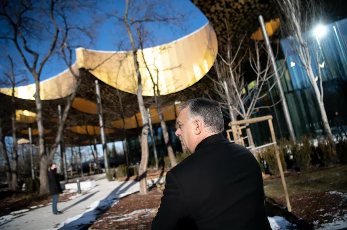 „Áprilisban húzzuk el a nótájukat”: Orbán kampánymódban adta át a Városligetben a Magyar Zene Házát, majd Szakcsi Lakatos Béla eljátszotta a Piros volt a paradicsom, nem sárga című Fidesz-lakodalmast