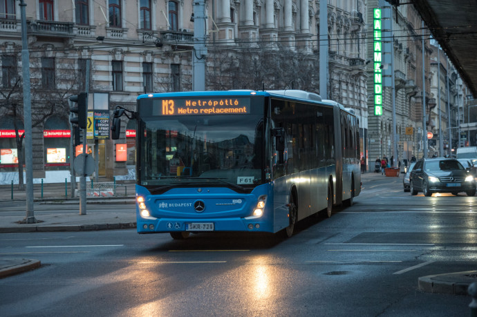 Gondatlan veszélyeztetés miatt nyomoz a rendőrség a pénteki metróütközés után, hétfőtől pótlóbusz jár a javítások ideje alatt