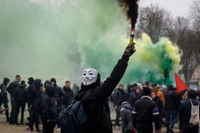 Brüsszelben ismét vízágyút és könnygázt vetett be a rendőrség az oltás ellen tiltakozók miatt