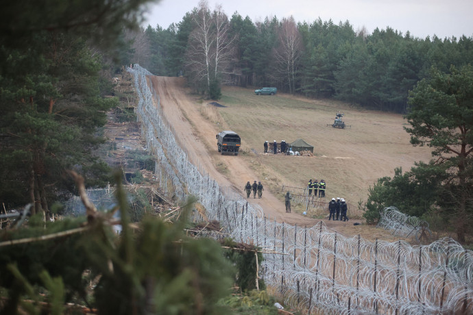 A belarusz–lengyel határ Grodno régióban 2021. november 18-án – Fotó: Leonid SHCHEGLOV / BELTA / AFP