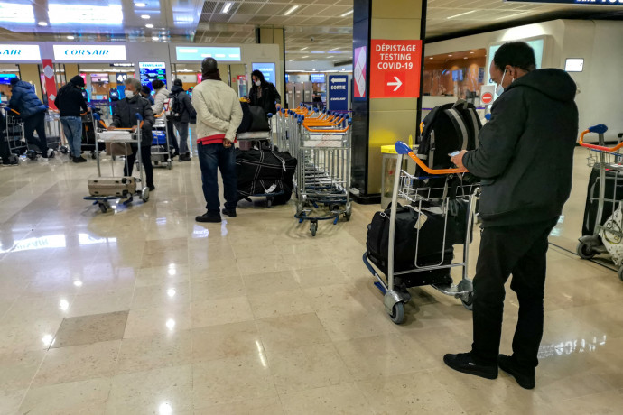 Februártól határátlépés után is elég lesz Covid-tesztet csinálni az EU-ban a védettségi igazolvány nélkül utazóknak