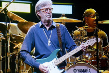 Eric Clapton szerint a Youtube a háttérhatalom globális hipnotizáló gépezete