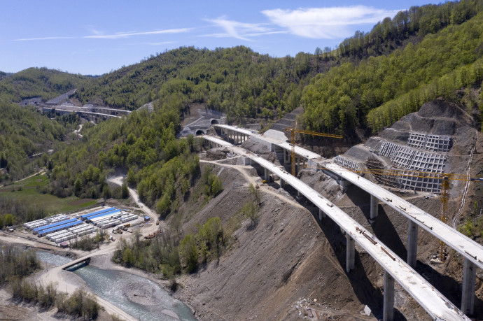 A hírhedt montenegrói autópálya. (SAVO PRELEVIC / AFP)