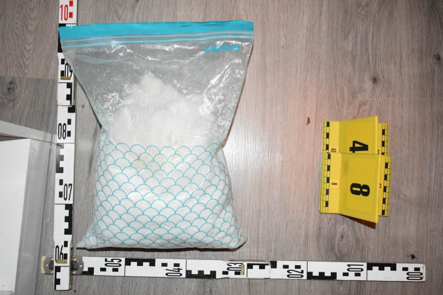 Több százmillió forintnyi drogot találtak egy 52 éves férfinál és 19 éves fiánál