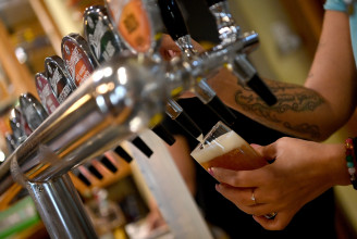 Söripari jelentés: Egyre több prémium és alkoholmentes sört adnak el a gyártók