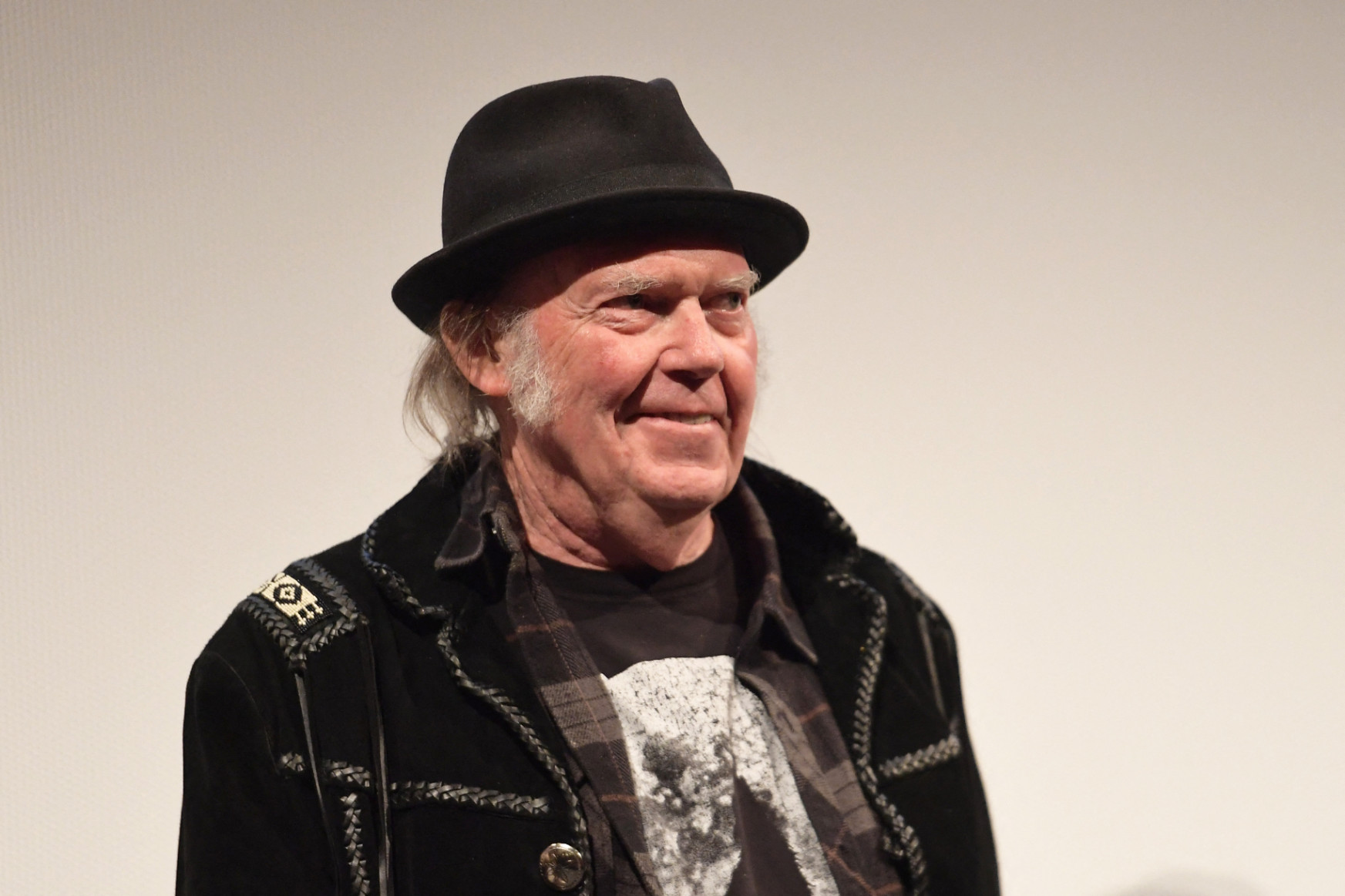 Neil Young zenéi már nem elérhetők a Spotifyon, ő kérte a törlésüket egy oltásszkeptikus podcast miatt