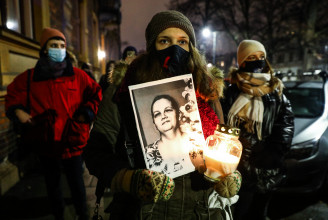 Egy háromgyerekes nő lett a lengyel abortusztilalom legújabb áldozata a tüntetők szerint
