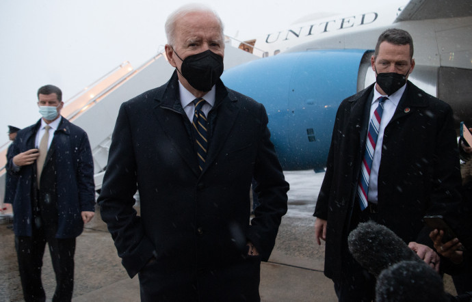 Joe Biden amerikai elnök az orosz-ukrán helyzetről beszél a marylandi Andrews légitámaszponton Fotó: Saul Loeb/AFP