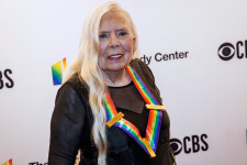 Joni Mitchell csatlakozott Neil Younghoz, kérte zenéi törlését a Spotifytól