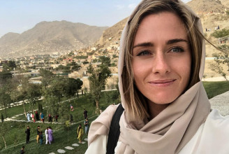 Kénytelen volt visszatérni Afganisztánba egy terhes újságírónő, miután a beutazási korlátozások miatt nem engedték haza Új-Zélandra