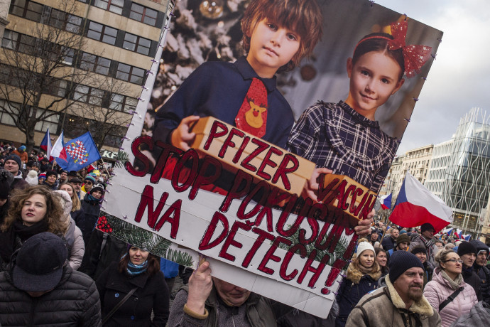 Ezrek tüntettek Prágában az oltatlanok korlátozása ellen