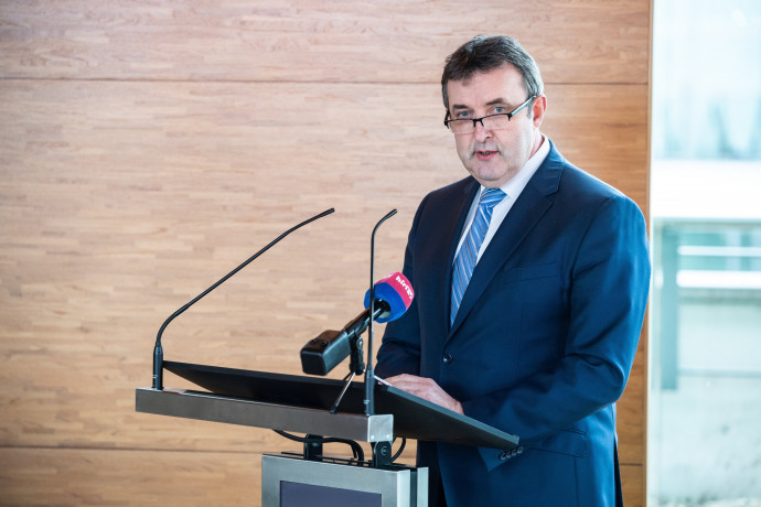 Palkovics László hangján szólalt meg a milliárdokból fejlesztett szuperszámítógép