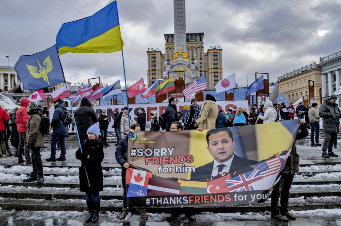 A nyugati kiállásért köszönetet mondó megmozdulás, ahol az ukrán elnököt is érte kritika – Fotó: Huszti István / Telex
