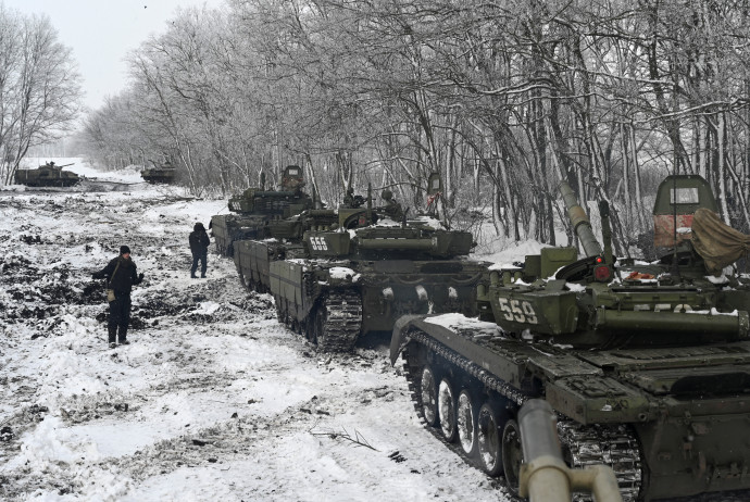Az orosz katonaság tagjai páncélozott járművekkel állomásnak a Rosztovi régióban 2022. január 22-én – Fotó: Szergej Pivovarov / Reuters