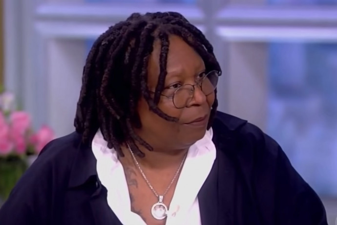 Whoopi Goldberg bocsánatot kért, amiért azt mondta, hogy a holokauszt nem faji kérdés volt