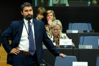 A Pegasus-üggyel foglalkoztak az Európai Parlamentben, de a fideszes EP-képviselő ledobta a mindent elsöprő érvet, miért nincs itt semmi látnivaló