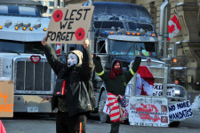 Szünetelteti a kötelező oltás ellen tüntető kanadai kamionosoknak szánt adományozást a GoFundMe