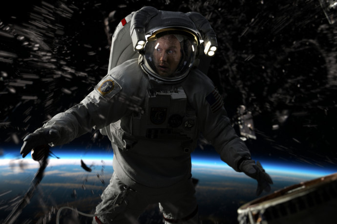 A Moonfallban elkezd a Hold nekimenni a Földnek, és ez még semmi