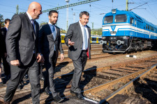 A Budapest-Belgrád vasútépítési szerződéssel 2019-ben rekordot döntetne a kormányközeli cégeknél landoló közbeszerzések aránya – csakhogy ez nem is volt közbeszerzés
